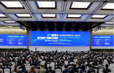 葫芦娃与科技大咖共聚乌镇 第三届世界互联网大会的文化交融奇景